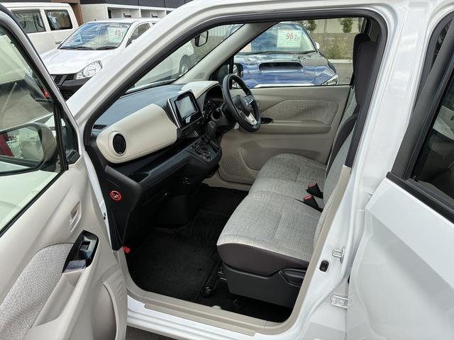 eKワゴン M 社外ナビ ETC コーナーセンサー オートライト CD DVD ステアリングスイッチ 電動格納ミラー キーレス アイドリングストップ ベンチシート 助手席エアーバック フロアマット(13枚目)