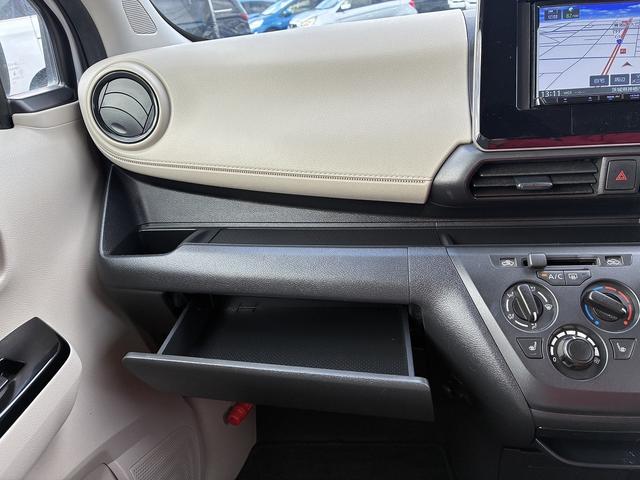 eKワゴン M 社外ナビ ETC コーナーセンサー オートライト CD DVD ステアリングスイッチ 電動格納ミラー キーレス アイドリングストップ ベンチシート 助手席エアーバック フロアマット(25枚目)