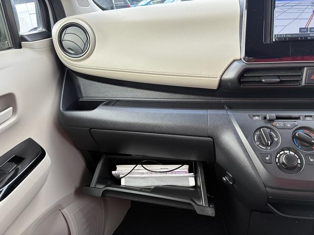 eKワゴン M 社外ナビ ETC コーナーセンサー オートライト CD DVD ステアリングスイッチ 電動格納ミラー キーレス アイドリングストップ ベンチシート 助手席エアーバック フロアマット(26枚目)