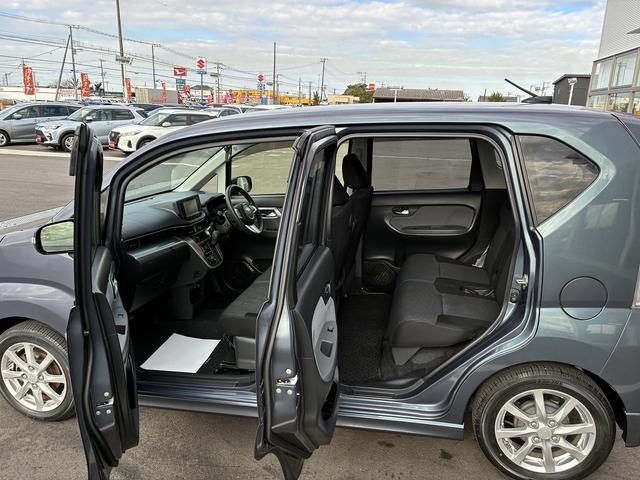 ステラ カスタムＲ　スマートアシスト　横滑り防止装置　衝突軽減ブレーキ　レーンアシスト　フルセグＴＶ　ＢＴ　ＵＳＢ　バックカメラ　パーキングアシスト　コーナーセンサー　シートヒーター　電動格納ミラー　ＬＥＤ　フォグランプ　オートライト（13枚目）