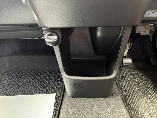 ステラ カスタムＲ　スマートアシスト　横滑り防止装置　衝突軽減ブレーキ　レーンアシスト　フルセグＴＶ　ＢＴ　ＵＳＢ　バックカメラ　パーキングアシスト　コーナーセンサー　シートヒーター　電動格納ミラー　ＬＥＤ　フォグランプ　オートライト（34枚目）