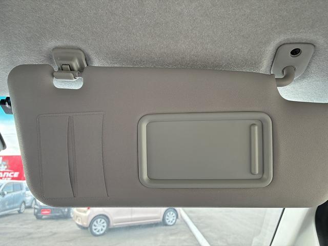 ステラ カスタムＲ　スマートアシスト　横滑り防止装置　衝突軽減ブレーキ　レーンアシスト　フルセグＴＶ　ＢＴ　ＵＳＢ　バックカメラ　パーキングアシスト　コーナーセンサー　シートヒーター　電動格納ミラー　ＬＥＤ　フォグランプ　オートライト（43枚目）