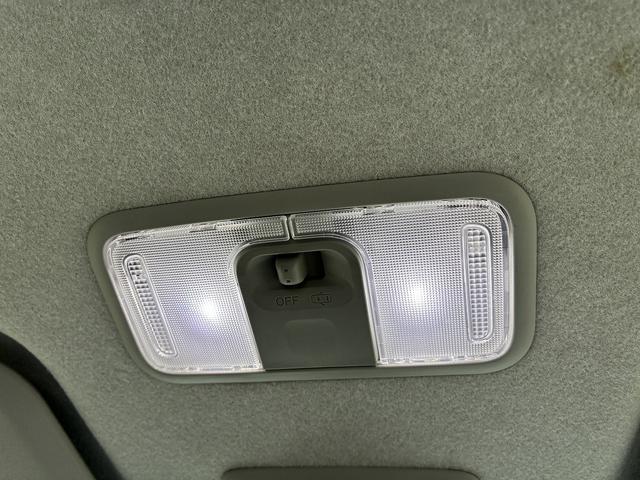 ステラ カスタムＲ　スマートアシスト　横滑り防止装置　衝突軽減ブレーキ　レーンアシスト　フルセグＴＶ　ＢＴ　ＵＳＢ　バックカメラ　パーキングアシスト　コーナーセンサー　シートヒーター　電動格納ミラー　ＬＥＤ　フォグランプ　オートライト（45枚目）