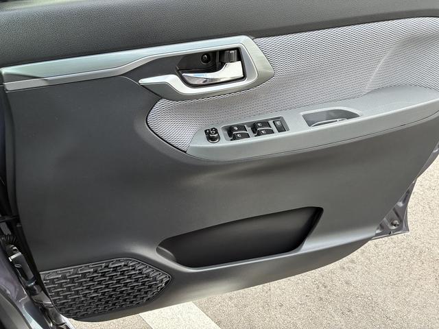 ステラ カスタムＲ　スマートアシスト　横滑り防止装置　衝突軽減ブレーキ　レーンアシスト　フルセグＴＶ　ＢＴ　ＵＳＢ　バックカメラ　パーキングアシスト　コーナーセンサー　シートヒーター　電動格納ミラー　ＬＥＤ　フォグランプ　オートライト（47枚目）