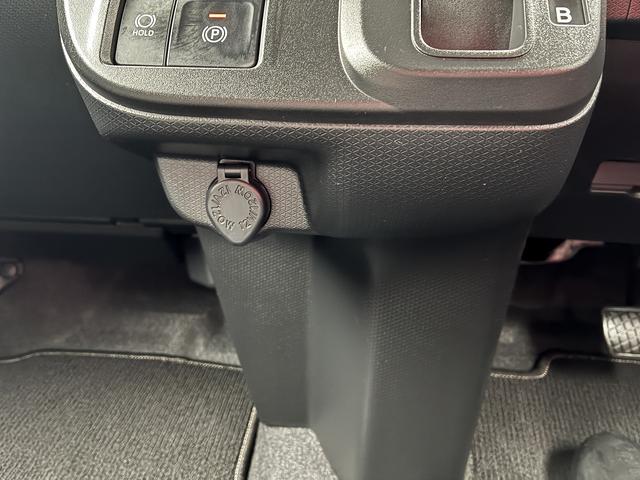 タント Ｘ　オーディオレス車　衝突軽減ブレーキ　シートヒーター　片側電動スライドドア　パーキングアシスト　ＬＥＤ　サイドエアバッグ　横滑り防止装置　オートライト　アイドリングストップ　盗難防止装置　スマートキー（28枚目）