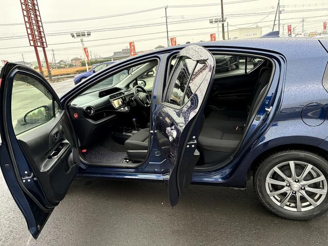 アクア Ｓスタイルブラック　衝突軽減ブレーキ　レーンアシスト　純正ナビ　フルセグＴＶ　シートヒーター　バックカメラ　アイドリングストップ　ＥＴＣ２．０　電動格納ミラー　オートライト　オートハイビーム　横滑り防止装置（12枚目）