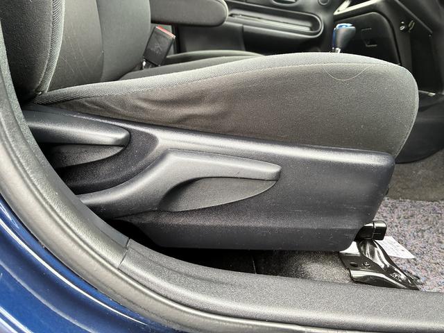 アクア Ｓスタイルブラック　衝突軽減ブレーキ　レーンアシスト　純正ナビ　フルセグＴＶ　シートヒーター　バックカメラ　アイドリングストップ　ＥＴＣ２．０　電動格納ミラー　オートライト　オートハイビーム　横滑り防止装置（20枚目）