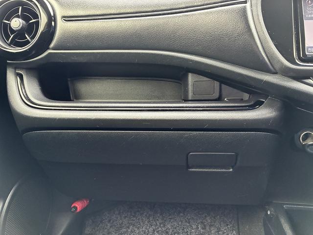 アクア Ｓスタイルブラック　衝突軽減ブレーキ　レーンアシスト　純正ナビ　フルセグＴＶ　シートヒーター　バックカメラ　アイドリングストップ　ＥＴＣ２．０　電動格納ミラー　オートライト　オートハイビーム　横滑り防止装置（25枚目）