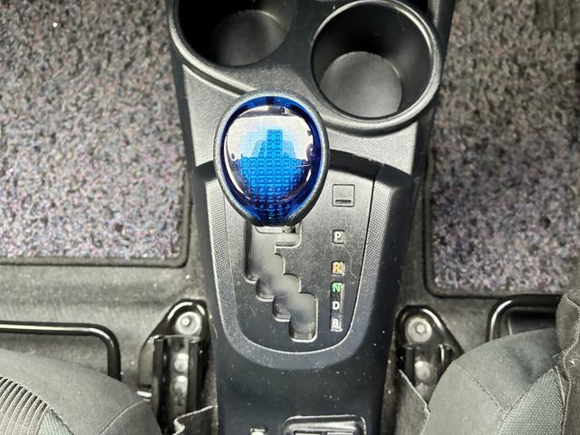 アクア Ｓスタイルブラック　衝突軽減ブレーキ　レーンアシスト　純正ナビ　フルセグＴＶ　シートヒーター　バックカメラ　アイドリングストップ　ＥＴＣ２．０　電動格納ミラー　オートライト　オートハイビーム　横滑り防止装置（32枚目）