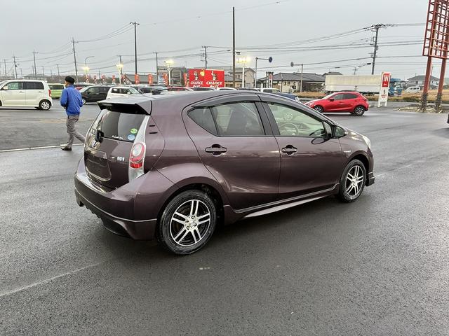 アクア Ｇ　純正ナビ　バックカメラ　ＥＴＣ　パーキングスタート　電動格納ミラー　アイドリングストップ　フォグランプ　オートライト　ＡＵＸ　ＣＤ　ワンセグＴＶ（8枚目）