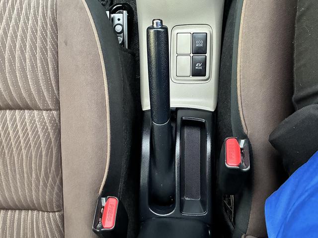 アクア Ｇ　純正ナビ　バックカメラ　ＥＴＣ　パーキングスタート　電動格納ミラー　アイドリングストップ　フォグランプ　オートライト　ＡＵＸ　ＣＤ　ワンセグＴＶ（35枚目）