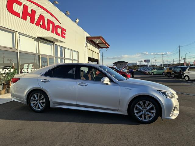 クラウンハイブリッド アスリート　純正ナビ　フルセグＴＶ　衝突軽減ブレーキ　クルーズコントロール　ステアリングスイッチ　ハンドルヒーター　バックカメラ　ＢＴ　ＬＥＤ　フォグランプ　オートライト　シートヒーターレーンアシスト（7枚目）