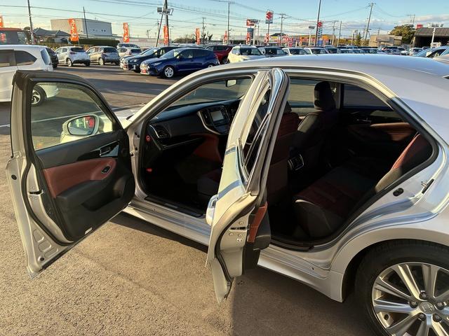 クラウンハイブリッド アスリート　純正ナビ　フルセグＴＶ　衝突軽減ブレーキ　クルーズコントロール　ステアリングスイッチ　ハンドルヒーター　バックカメラ　ＢＴ　ＬＥＤ　フォグランプ　オートライト　シートヒーターレーンアシスト（12枚目）