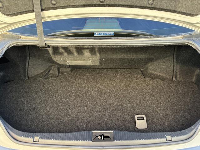 クラウンハイブリッド アスリート　純正ナビ　フルセグＴＶ　衝突軽減ブレーキ　クルーズコントロール　ステアリングスイッチ　ハンドルヒーター　バックカメラ　ＢＴ　ＬＥＤ　フォグランプ　オートライト　シートヒーターレーンアシスト（16枚目）