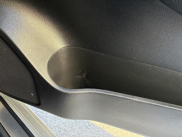 クラウンハイブリッド アスリート　純正ナビ　フルセグＴＶ　衝突軽減ブレーキ　クルーズコントロール　ステアリングスイッチ　ハンドルヒーター　バックカメラ　ＢＴ　ＬＥＤ　フォグランプ　オートライト　シートヒーターレーンアシスト（32枚目）