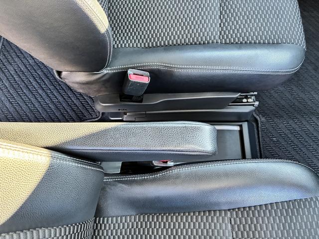 トール カスタムＧ　ターボ　衝突軽減ブレーキ　ＣＤ　ＤＶＤ　ＢＴ　ＵＳＢ　全方位カメラ　アイドリングストップ　コーナーセンサー　シートヒーター　後席モニター　ドライブレコーダー　パーキングアシスト　両側電動スライドドア　ＬＥＤ（21枚目）