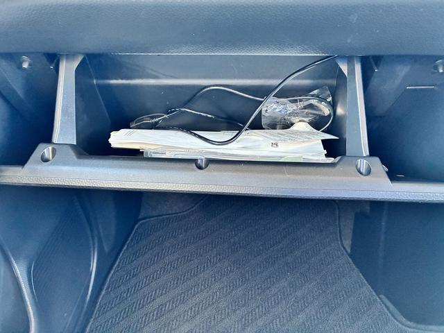 トール カスタムＧ　ターボ　衝突軽減ブレーキ　ＣＤ　ＤＶＤ　ＢＴ　ＵＳＢ　全方位カメラ　アイドリングストップ　コーナーセンサー　シートヒーター　後席モニター　ドライブレコーダー　パーキングアシスト　両側電動スライドドア　ＬＥＤ（28枚目）