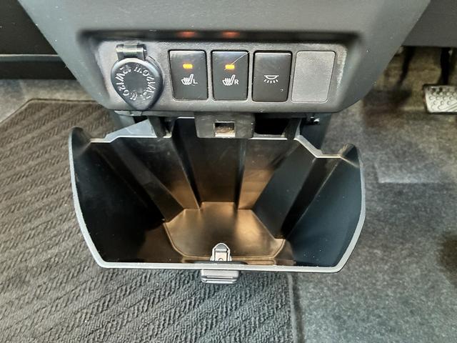 トール カスタムＧ　ターボ　衝突軽減ブレーキ　ＣＤ　ＤＶＤ　ＢＴ　ＵＳＢ　全方位カメラ　アイドリングストップ　コーナーセンサー　シートヒーター　後席モニター　ドライブレコーダー　パーキングアシスト　両側電動スライドドア　ＬＥＤ（34枚目）