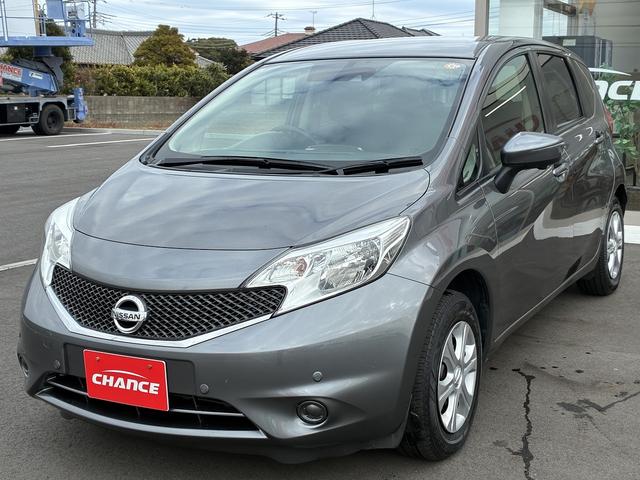 ノート Ｘ　Ｖセレクション＋セーフティ　ＳＤナビ　衝突軽減ブレーキ　ＢＴ　全方位カメラ　横滑り防止装置　レーンアシスト　ＥＴＣ　ＵＳＢ　コーナーセンサー　アイドリングストップ　ステアリングスイッチ　電動格納ミラー　助手席エアーバック（4枚目）