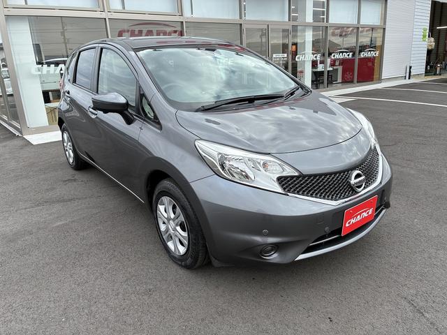 ノート Ｘ　Ｖセレクション＋セーフティ　ＳＤナビ　衝突軽減ブレーキ　ＢＴ　全方位カメラ　横滑り防止装置　レーンアシスト　ＥＴＣ　ＵＳＢ　コーナーセンサー　アイドリングストップ　ステアリングスイッチ　電動格納ミラー　助手席エアーバック（6枚目）