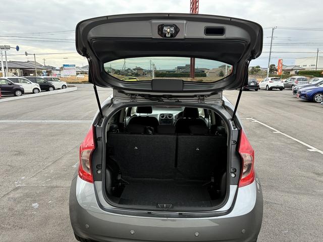 ノート Ｘ　Ｖセレクション＋セーフティ　ＳＤナビ　衝突軽減ブレーキ　ＢＴ　全方位カメラ　横滑り防止装置　レーンアシスト　ＥＴＣ　ＵＳＢ　コーナーセンサー　アイドリングストップ　ステアリングスイッチ　電動格納ミラー　助手席エアーバック（16枚目）