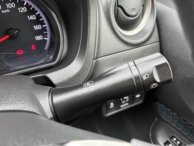 ノート Ｘ　Ｖセレクション＋セーフティ　ＳＤナビ　衝突軽減ブレーキ　ＢＴ　全方位カメラ　横滑り防止装置　レーンアシスト　ＥＴＣ　ＵＳＢ　コーナーセンサー　アイドリングストップ　ステアリングスイッチ　電動格納ミラー　助手席エアーバック（34枚目）