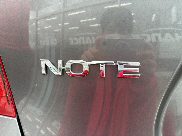 ノート Ｘ　Ｖセレクション＋セーフティ　ＳＤナビ　衝突軽減ブレーキ　ＢＴ　全方位カメラ　横滑り防止装置　レーンアシスト　ＥＴＣ　ＵＳＢ　コーナーセンサー　アイドリングストップ　ステアリングスイッチ　電動格納ミラー　助手席エアーバック（56枚目）