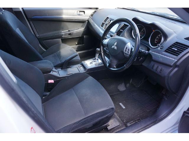 ギャランフォルティス スポーツ ETC オートクルーズコントロール バックカメラ アルミホイール オートライト HID CVT スマートキー 電動格納ミラー 盗難防止システム ミュージックプレイヤー接続可 衝突安全ボディ ABS(17枚目)