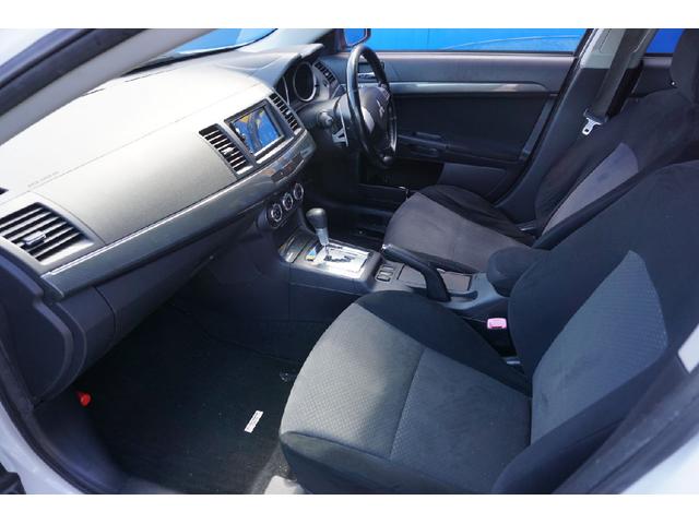 ギャランフォルティス スポーツ ETC オートクルーズコントロール バックカメラ アルミホイール オートライト HID CVT スマートキー 電動格納ミラー 盗難防止システム ミュージックプレイヤー接続可 衝突安全ボディ ABS(18枚目)