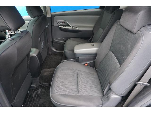 マークXジオ エアリアル 4WD ETC バックカメラ HID スマートキー 電動格納ミラー 3列シート CVT アルミホイール 盗難防止システム 衝突安全ボディ ABS ESC エアコン パワーステアリング パワーウィンドウ(14枚目)