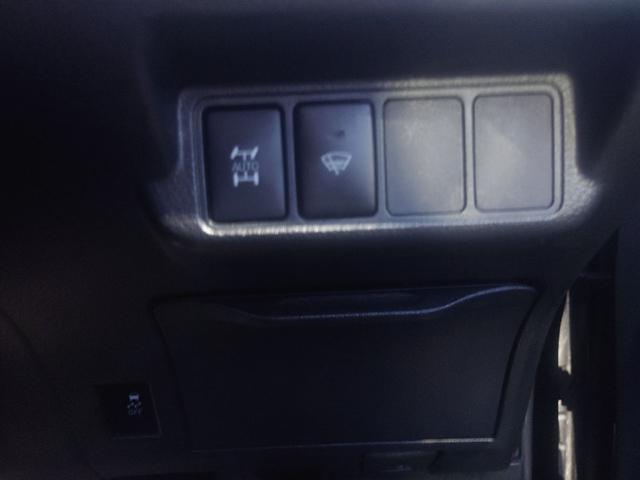 マークXジオ エアリアル 4WD ETC バックカメラ HID スマートキー 電動格納ミラー 3列シート CVT アルミホイール 盗難防止システム 衝突安全ボディ ABS ESC エアコン パワーステアリング パワーウィンドウ(28枚目)