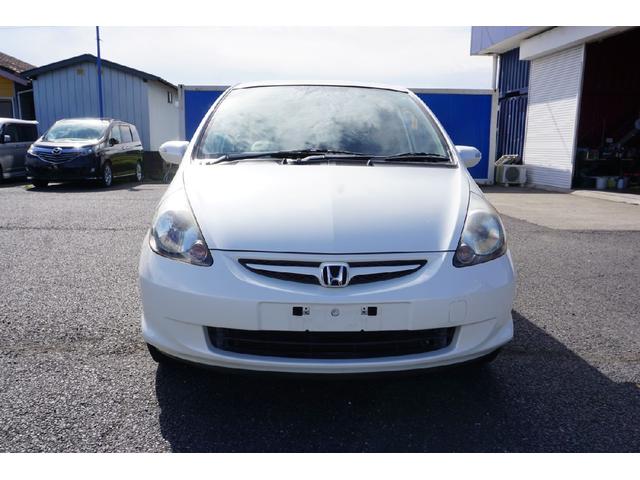 フィット コンフォートエディション ETC ナビ アルミホイール キーレスエントリー CVT 盗難防止システム 衝突安全ボディ ABS エアコン パワーステアリング パワーウィンドウ(3枚目)