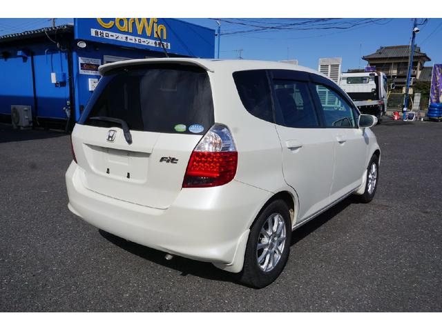 フィット コンフォートエディション ETC ナビ アルミホイール キーレスエントリー CVT 盗難防止システム 衝突安全ボディ ABS エアコン パワーステアリング パワーウィンドウ(6枚目)
