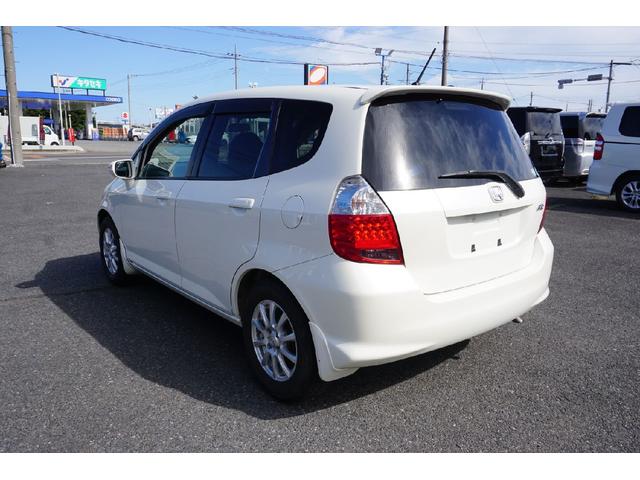 フィット コンフォートエディション ETC ナビ アルミホイール キーレスエントリー CVT 盗難防止システム 衝突安全ボディ ABS エアコン パワーステアリング パワーウィンドウ(8枚目)