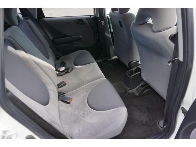 フィット コンフォートエディション ETC ナビ アルミホイール キーレスエントリー CVT 盗難防止システム 衝突安全ボディ ABS エアコン パワーステアリング パワーウィンドウ(13枚目)
