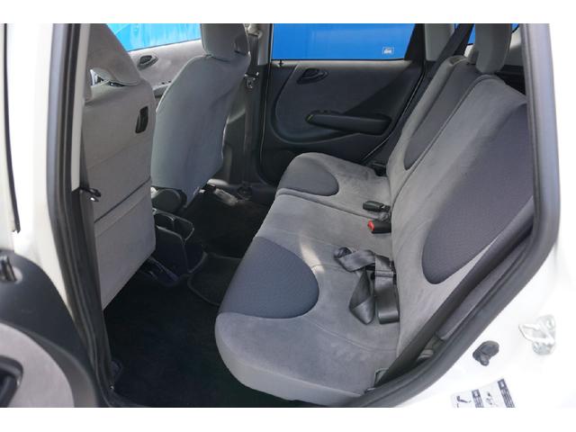 フィット コンフォートエディション ETC ナビ アルミホイール キーレスエントリー CVT 盗難防止システム 衝突安全ボディ ABS エアコン パワーステアリング パワーウィンドウ(14枚目)