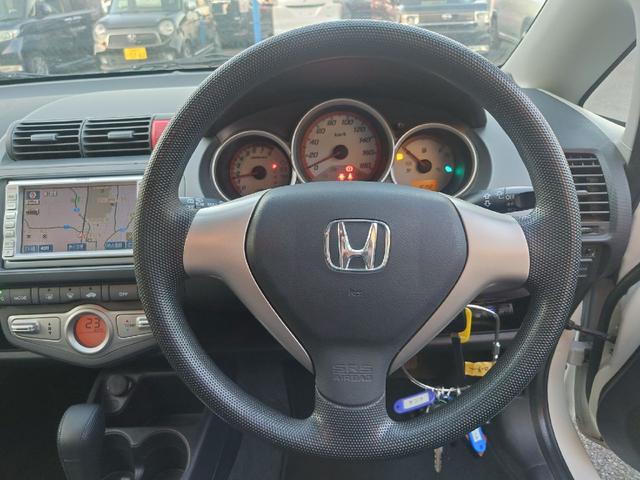 フィット コンフォートエディション ETC ナビ アルミホイール キーレスエントリー CVT 盗難防止システム 衝突安全ボディ ABS エアコン パワーステアリング パワーウィンドウ(18枚目)