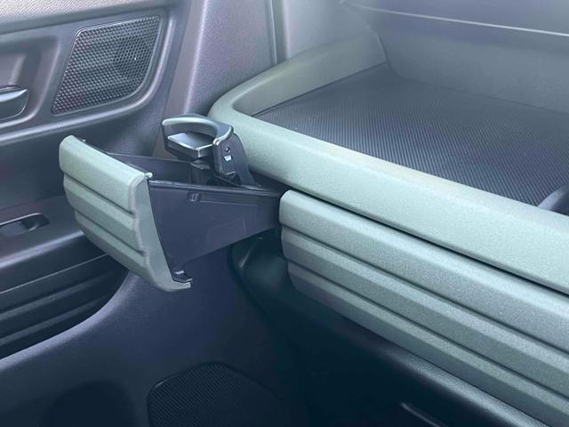 スペーシアギア 　両側電動スライドドア　オートクルーズコントロール　オートライト　スマートキー　アイドリングストップ　電動格納ミラー　シートヒーター　ベンチシート　ＣＶＴ　ＡＢＳ　ＥＳＣ　オットマン　ルーフレール（45枚目）