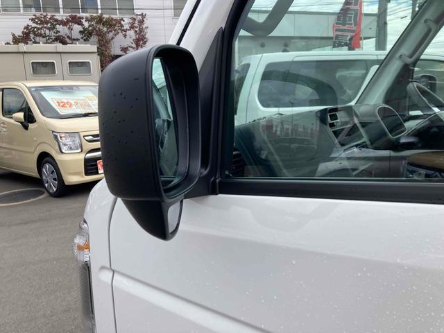 キャリイトラック 　４ＷＤ　軽トラック　ＭＴ　クリアランスソナー　アイドリングストップ　オートライト　ＥＳＣ　エアコン　パワーウィンドウ（9枚目）
