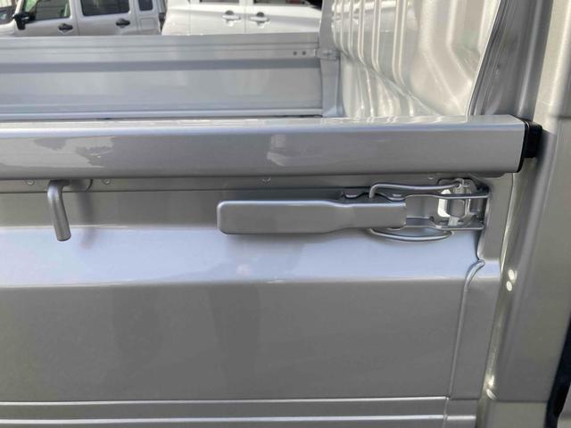 キャリイトラック 　４ＷＤ　ＡＴ　衝突被害軽減システム　クリアランスソナー　レーンアシスト　アイドリングストップ　オートライト　ＥＳＣ　エアコン　パワーステアリング　パワーウィンドウ（12枚目）