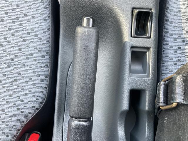 キャリイトラック 　４ＷＤ　ＡＴ　衝突被害軽減システム　クリアランスソナー　レーンアシスト　アイドリングストップ　オートライト　ＥＳＣ　エアコン　パワーステアリング　パワーウィンドウ（26枚目）