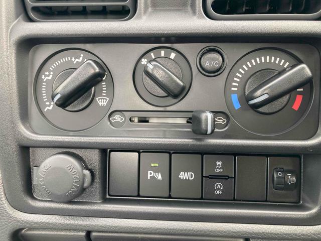 キャリイトラック 　ＭＴ　クリアランスソナー　アイドリングストップ　オートライト　ＥＳＣ　エアコン　パワーステアリング　パワーウィンドウ　運転席エアバッグ　助手席エアバッグ（4枚目）