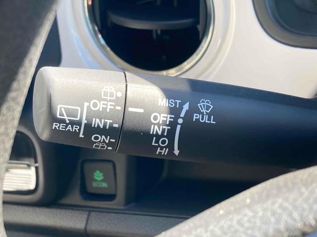 Ｎ－ＯＮＥ 　バックカメラ　クリアランスソナー　レーンアシスト　衝突被害軽減システム　オートライト　スマートキー　アイドリングストップ　電動格納ミラー　ＣＶＴ　ＥＳＣ　ＵＳＢ　エアコン　パワーステアリング（8枚目）