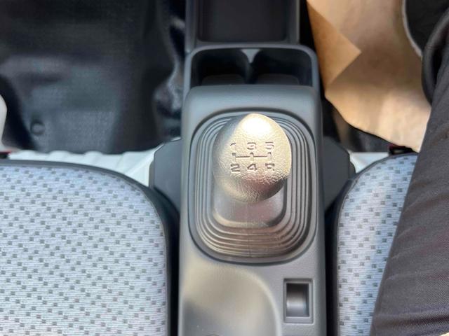 キャリイトラック ＫＣ　軽トラック　三方開　ＭＴ　衝突被害軽減システム　クリアランスソナー　レーンアシスト　アイドリングストップ　オートライト　ＥＳＣ　エアコン　パワーウィンドウ　運転席エアバッグ　助手席エアバッグ（48枚目）