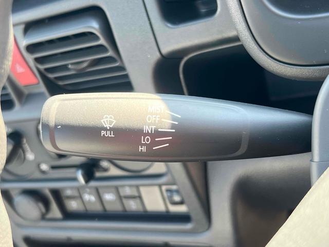 キャリイトラック ＫＣ　４ＷＤ　軽トラック　ＡＴ　衝突被害軽減システム　レーンアシスト　アイドリングストップ　オートライト　ＥＳＣ　エアコン　パワーウィンドウ　運転席エアバッグ　助手席エアバッグ（9枚目）