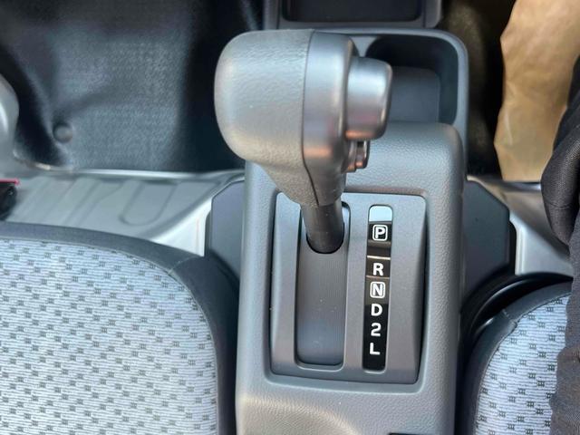 キャリイトラック ＫＣ　４ＷＤ　軽トラック　ＡＴ　衝突被害軽減システム　レーンアシスト　アイドリングストップ　オートライト　ＥＳＣ　エアコン　パワーウィンドウ　運転席エアバッグ　助手席エアバッグ（21枚目）