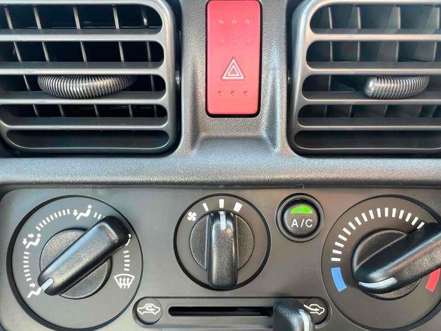 キャリイトラック ＫＣ　４ＷＤ　軽トラック　ＡＴ　衝突被害軽減システム　レーンアシスト　アイドリングストップ　オートライト　ＥＳＣ　エアコン　パワーウィンドウ　運転席エアバッグ　助手席エアバッグ（27枚目）