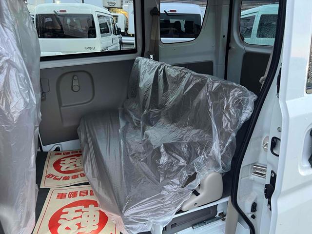 エブリイ ＰＡリミテッド　軽バン　ＣＶＴ　衝突被害軽減システム　クリアランスソナー　レーンアシスト　両側スライドドア　アイドリングストップ　ＥＳＣ　エアコン　パワーステアリング　パワーウィンドウ（11枚目）