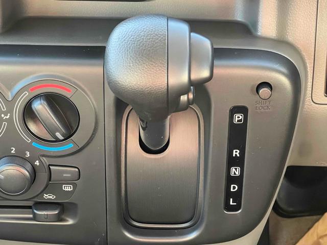 エブリイ ジョイン　両側スライドドア　クリアランスソナー　レーンアシスト　衝突被害軽減システム　オートライト　スマートキー　アイドリングストップ　電動格納ミラー　ＣＶＴ　ＥＳＣ　エアコン　パワーステアリング（6枚目）