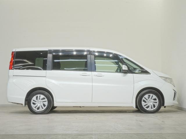 ステップワゴン Ｇ　ワンオーナー　ストラーダナビ　バックカメラ　アルパインフリップダウンモニター　電動スライドドアトリプルゾーンコントロールエアコンクルーズコントロール　キーレス　スマートキー＆プッシュスタート　フルセグ（7枚目）